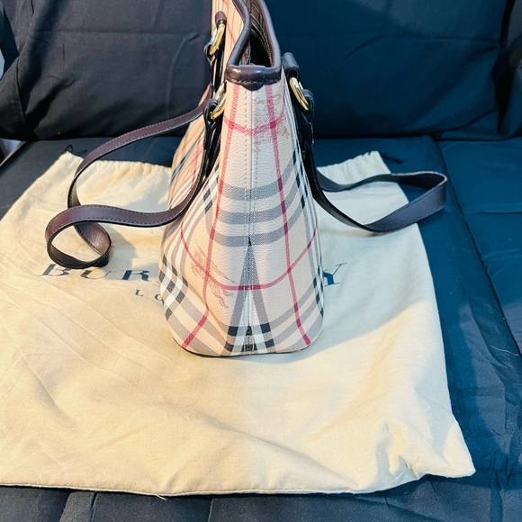 Vintage Burberry Haymaker Zippered Medium Shoulder Bag - Picture 4 of 6